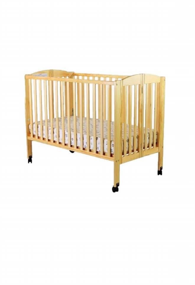 Full Size Wooden Crib Rental (with Non-Toxic Mattress & Organic Linens)