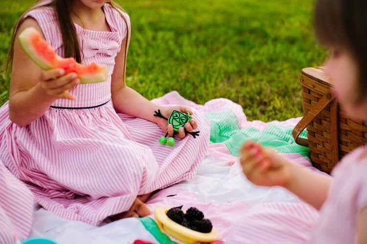 Glo Pals Character Friend w/ 2 Light Up Cubes - Pippa Green