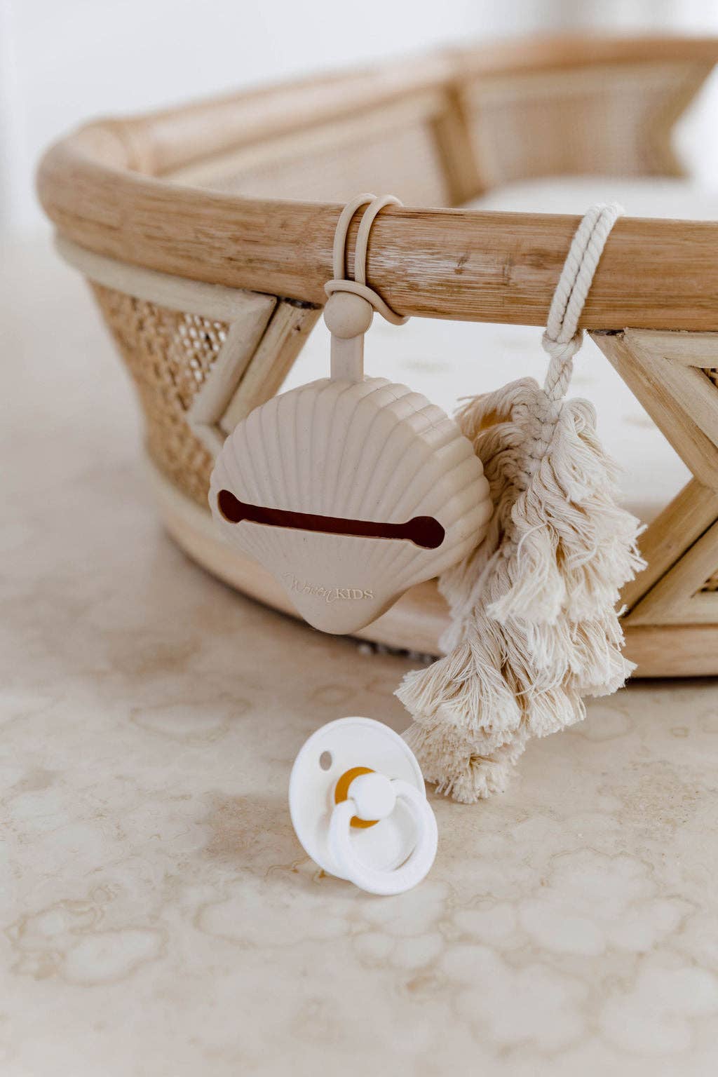 Shell Pacifier holder - Sand