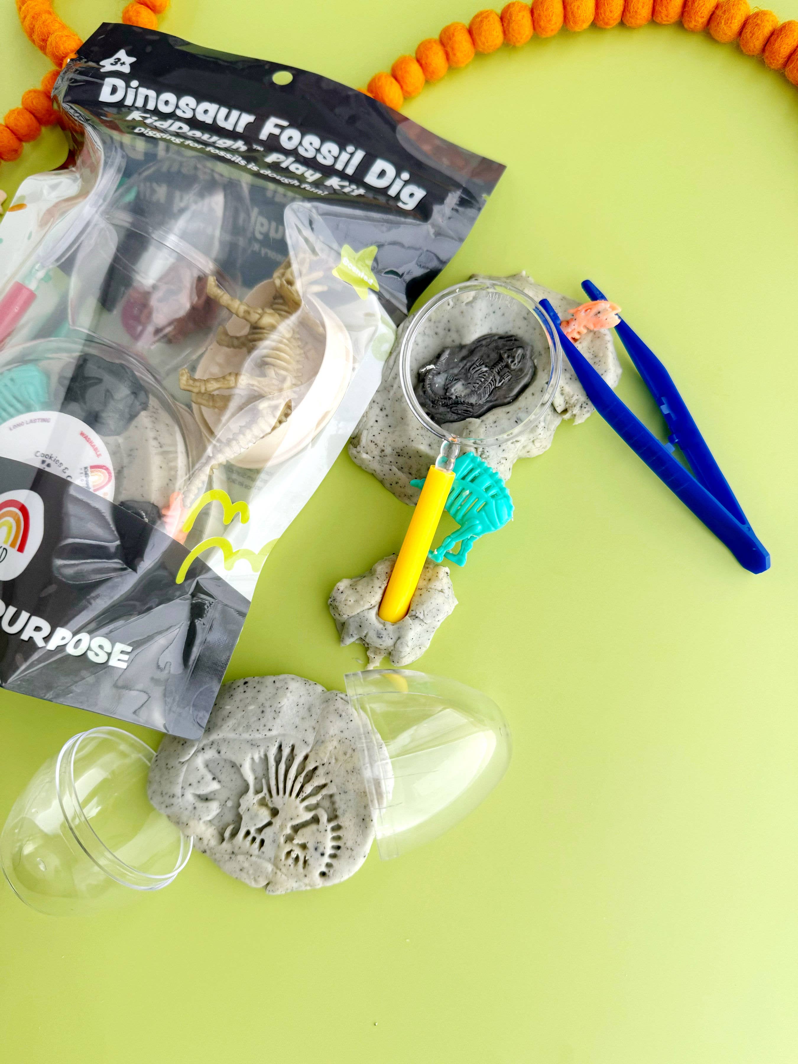 Earth Grown KidDoughs- Dinosaur Fossil Dig (Cookies & Cream) KidDough Play Kit
