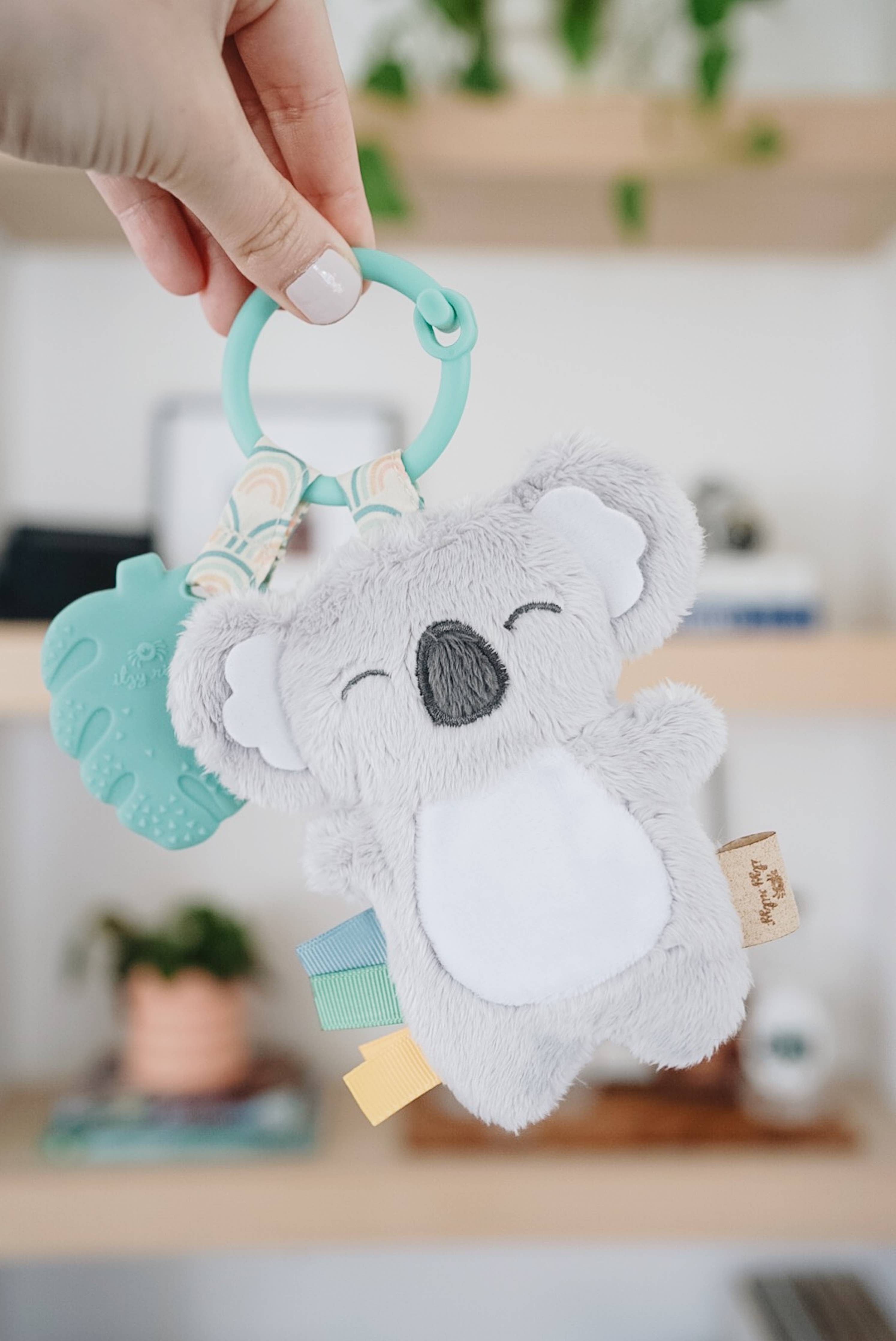 Itzy Pal™ Plush + Teether: Avocado