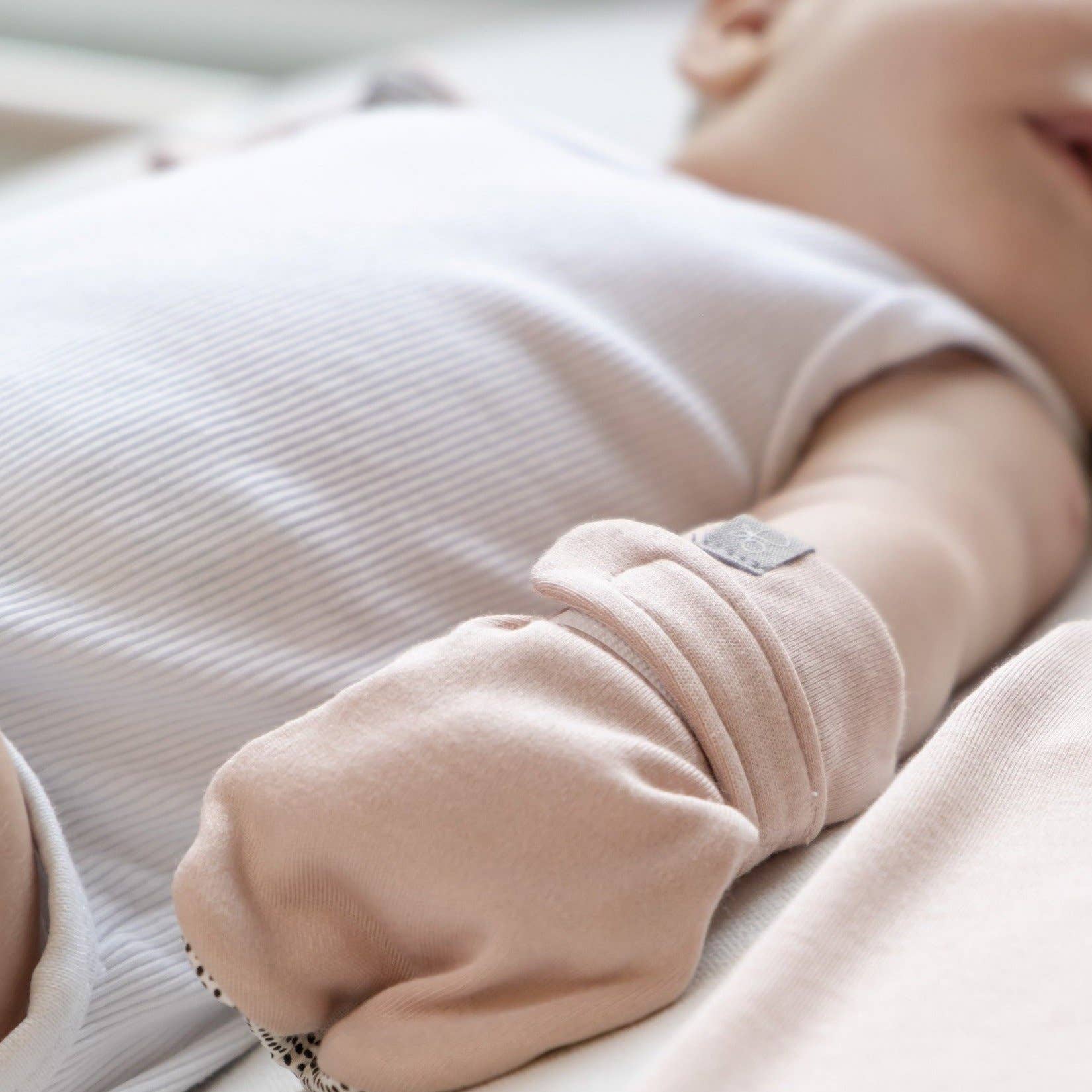 goumikids - Stay On Baby Mitts - Rose: Preemie