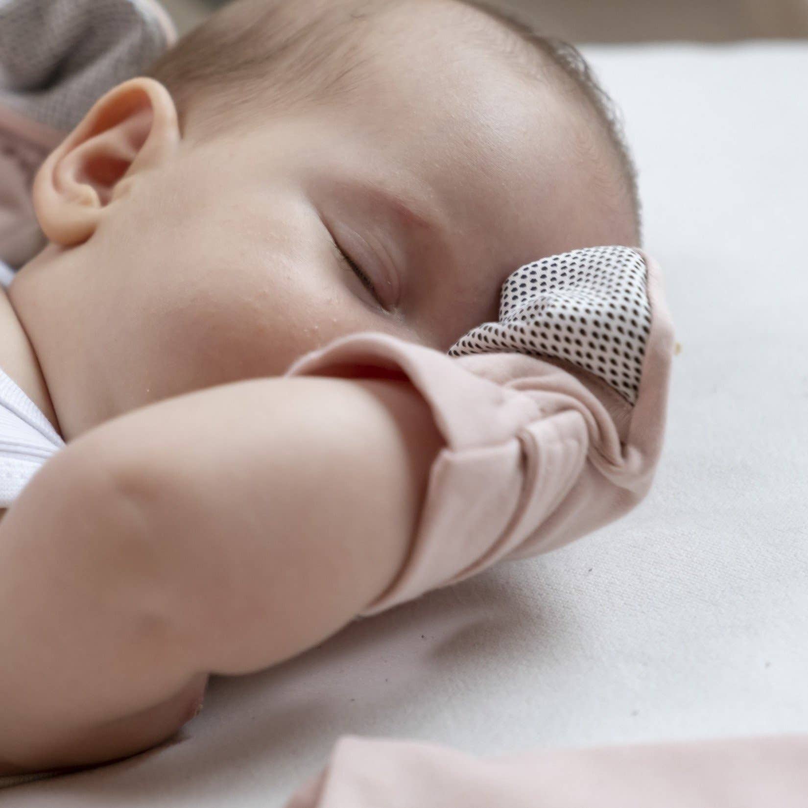 goumikids - Stay On Baby Mitts - Rose: Preemie