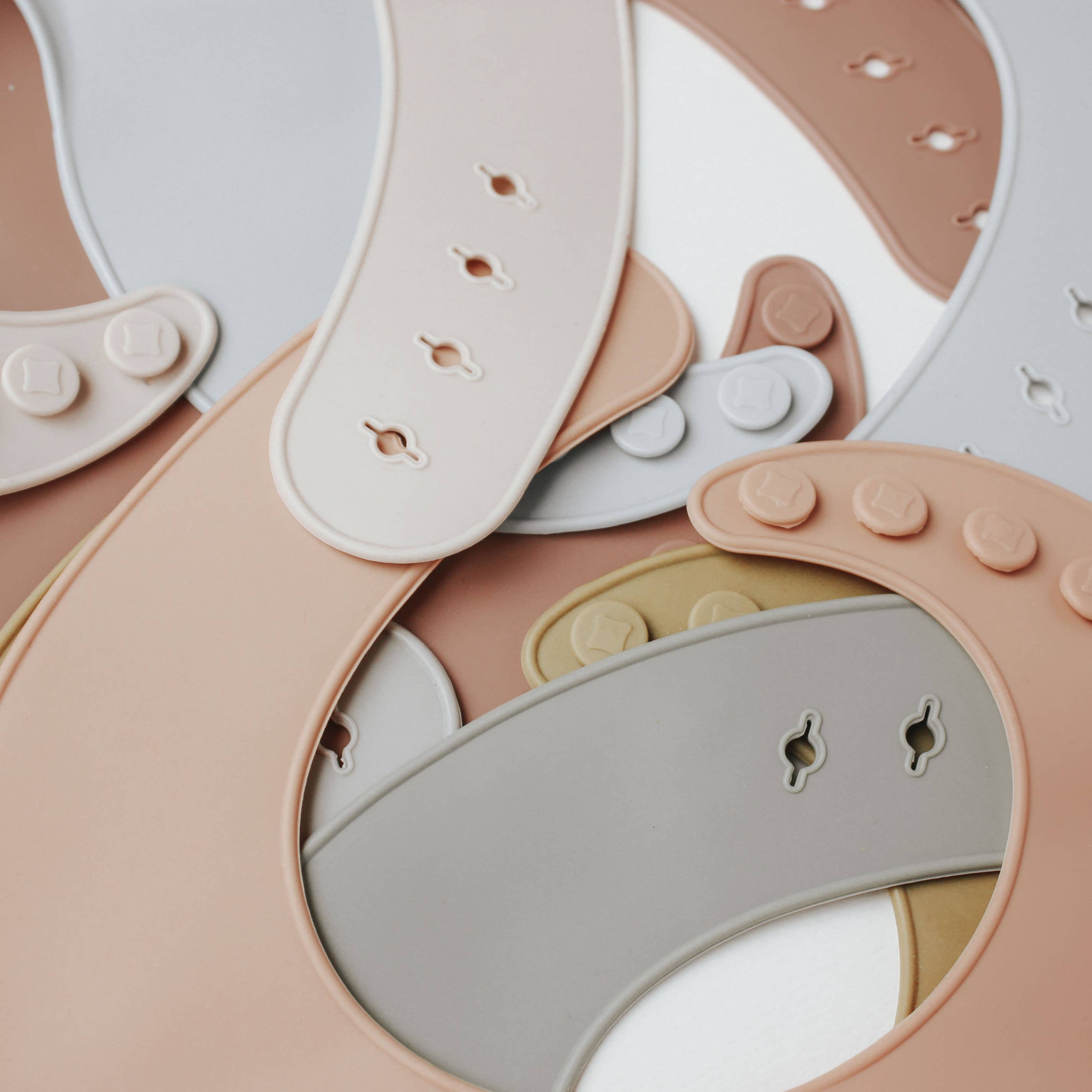 Oalalax Bebe - Silicone Bibs for Babies Toddlers | ecofriendly sustainababl: Latte