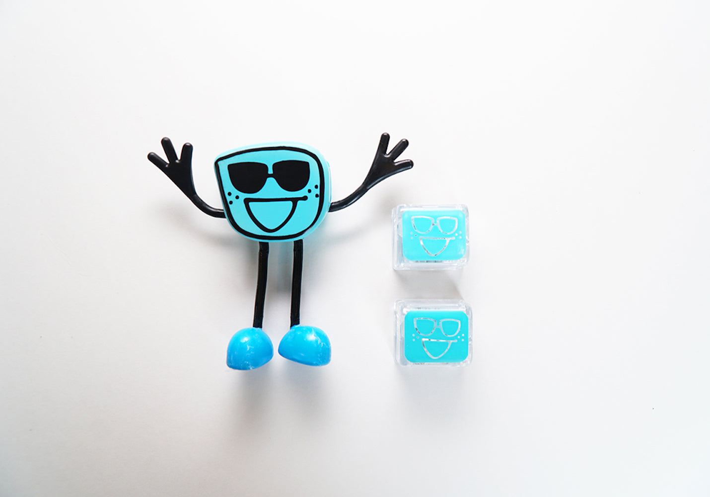 Glo Pals Character Friend w/ 2 Light Up Cubes - Blair Blue